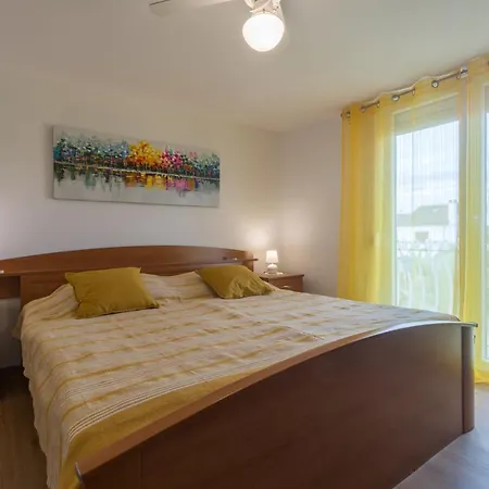 With A Parking Space - 19741 Appartement Umag