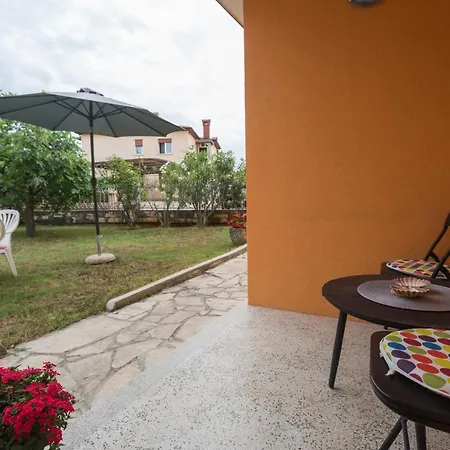 Apartment With A Parking Space - 19741 Umag
