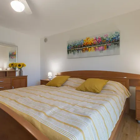 Apartment With A Parking Space - 19741 Umag