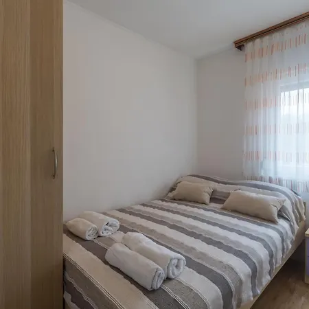 With A Parking Space - 19741 Apartmán